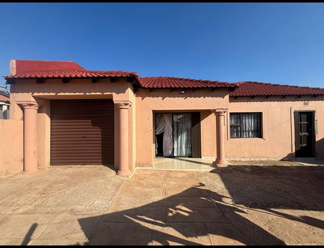 4 BEDROOM HOUSE FOR SALE IN SAVANNA CITY